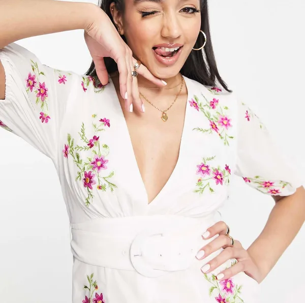 Design White Floral Embroidered Belted Mini Dress - Image 4