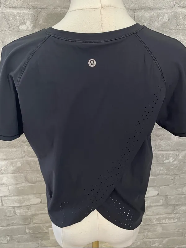 Lululemon Quick Pace Short Sleeve
Black - Image 3