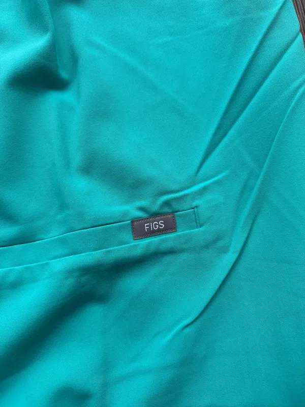 NWT FIGS Oasis Blue Casma Three Pocket Scrub Top - Size 4XL - Image 5