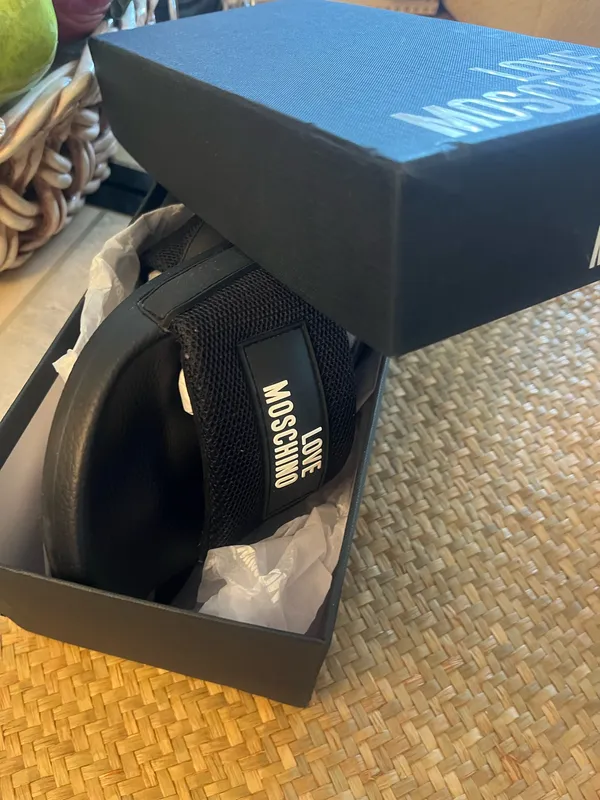 Love Moschino black rubber logo slides - Image 6