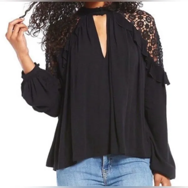 Free People Little Bit Of Love Crochet Lace Ruffle Keyhole‎ Blouse Black Size XS - Image 4