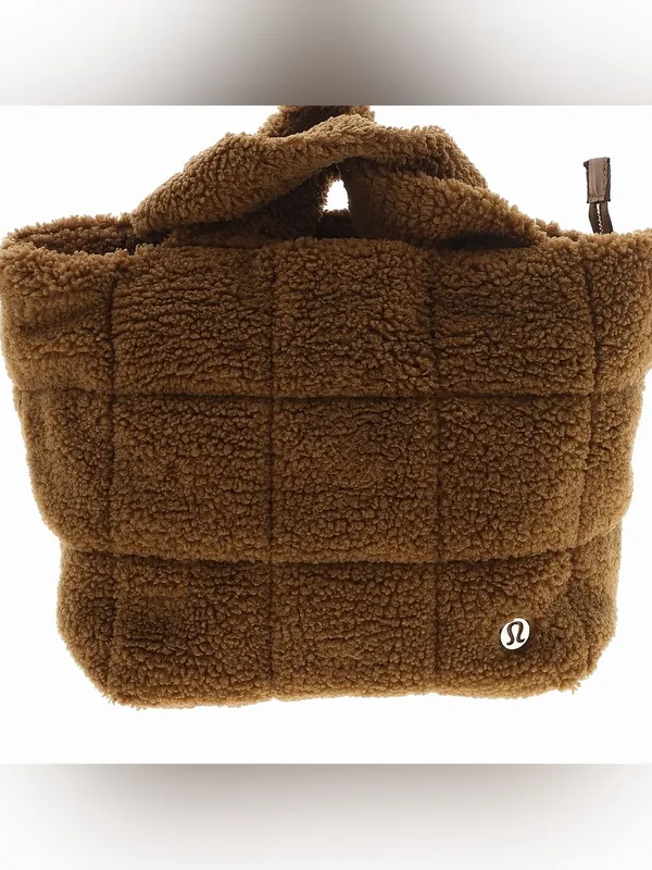 Lululemon Quilted Grid Bag 5L *Fleece in Burnt Caramel Rare!! - Image 3