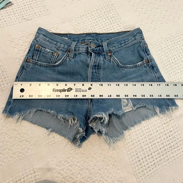 Levi's 501 25 button fly jean shorts distressed cut offs SH2 3569 - Image 6
