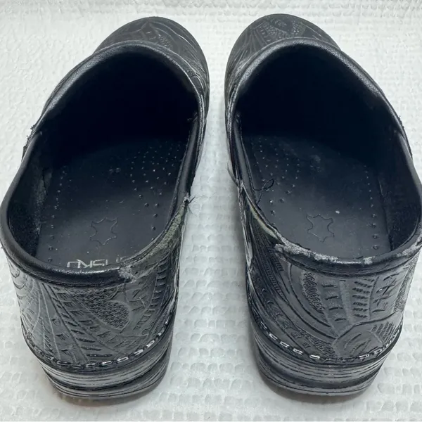Dansko Professional Black Tooled Leather Women's Clogs size 38 (7.5) - Image 5