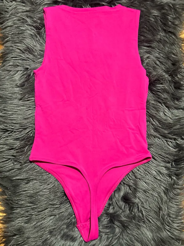 Babaton Contour Muscle Bodysuit Crewneck Fuchsia Sleeveless Size Small - Image 2