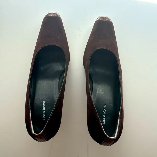 Brown suede Linea Roma heels size 7. Mint condition. With box. - Image 2