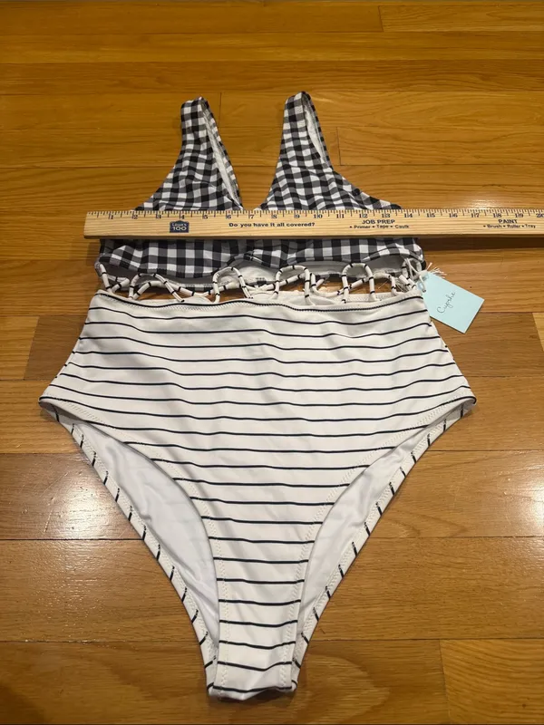 Cupshe NWT women’s vneck one piece swimsuit size large. - Image 2