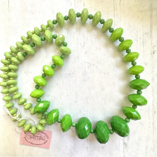 Garold Miller green beaded necklace and earrings set - Image 4