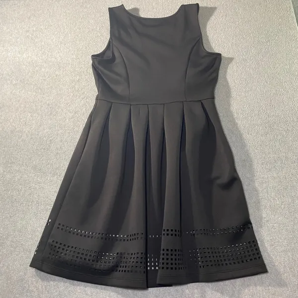 Apt. 9 Fit & Flare Dress Women's Medium‎ Black Laser Cut Pleated Cocktail EUC - Image 2