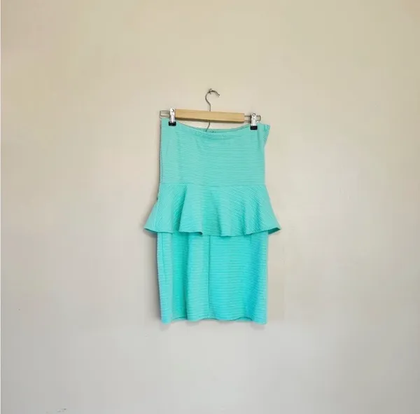 Deb Shops SALE! Mint Green Y2K Strapless Peplum Dress Size L Juniors EUC - Image 4