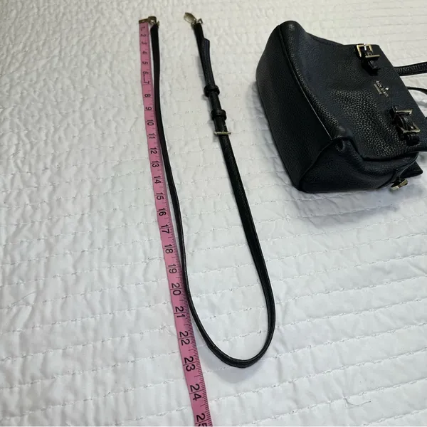 Kate Spade Black and Gold Pebbled Leather Crossbody Bag - Image 10