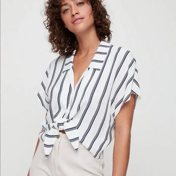 ✨Aritzia Wilfred Free The Tie Front Sz Xs Blouse✨ - Image 4