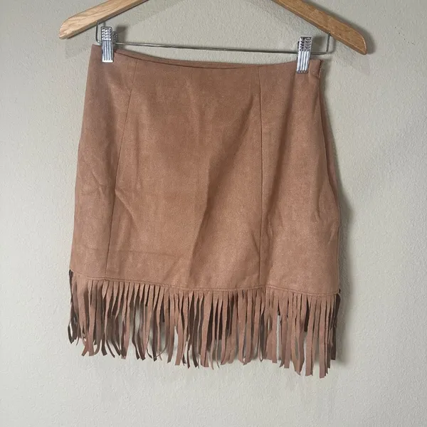 New NWT Relish NoLess Fringe Faux Suede Mini Skirt Size Medium - Image 5