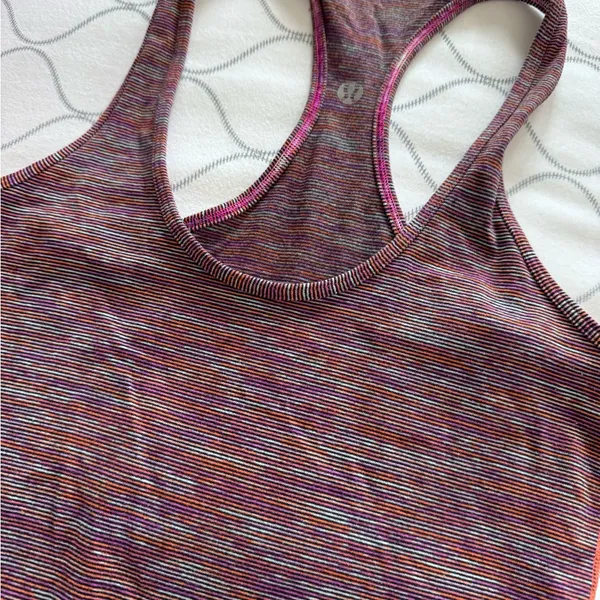 Lululemon Women’s Racerback Space Die‎ Camo Rosewood Fireside Red, Size 4/6 - Image 2
