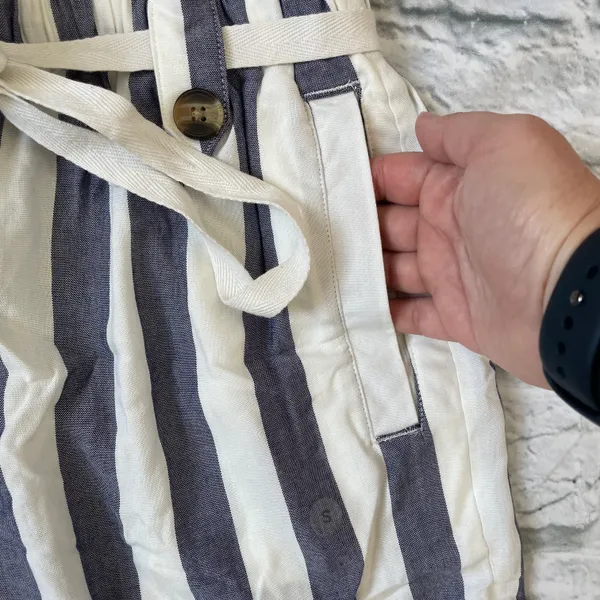 American Eagle Paper Bag Stripe Shorts - Image 2
