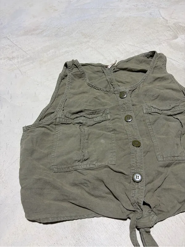 Free people Sleeveless Olive Tie-Front Button Crop Top large - Image 2