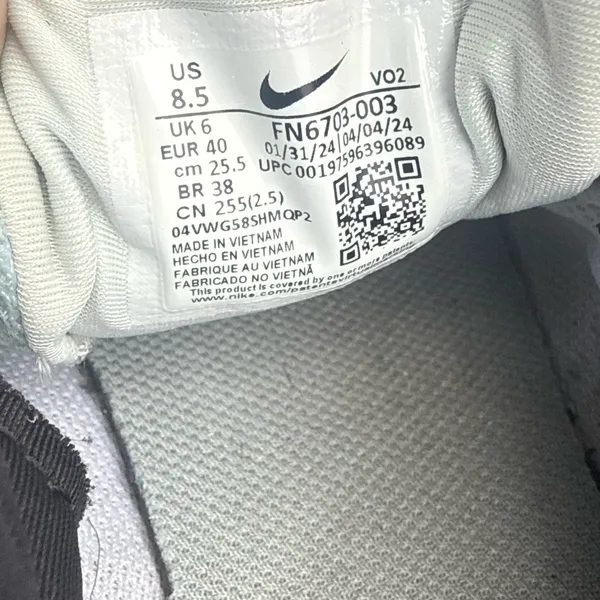 Nike Women's V2K Run Shoes - shoes 8.5 - Image 8