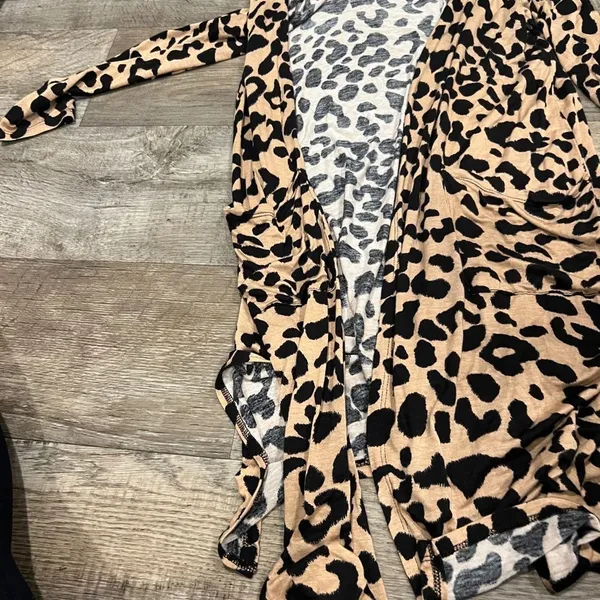 Carly Jean Los Angeles small animal print cardigan - Image 5