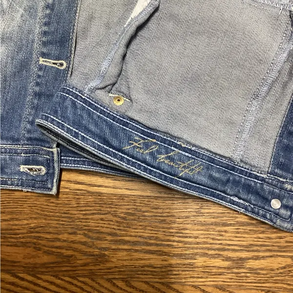 White House Black Market Cropped denim jacket Size Small - Image 5