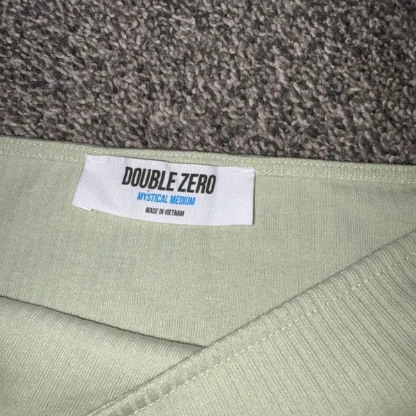 Double Zero green ribbed crop top in a M - Image 2