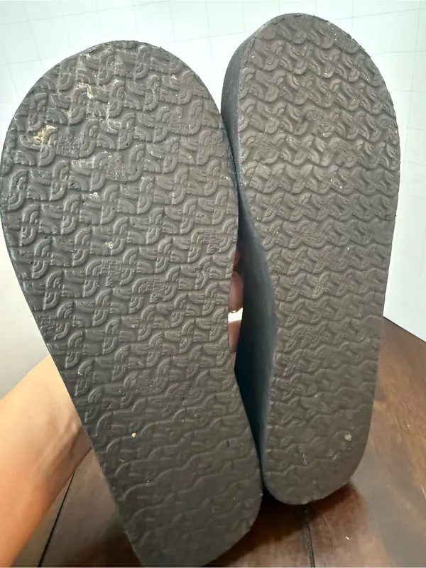The North Face Size 8 Black Flip Flops with Green, Orange, and Brown Straps - Image 4