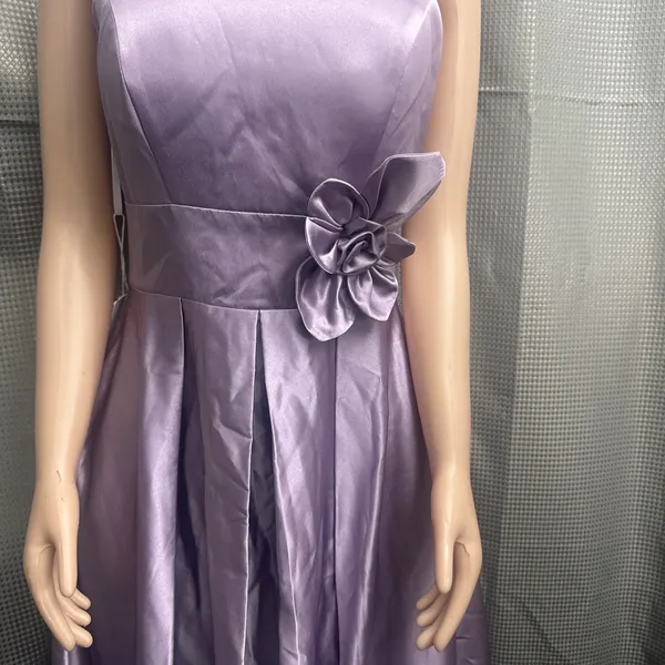 New size 14, beautiful dress has a tail in the back and a big flower in the front - Image 2