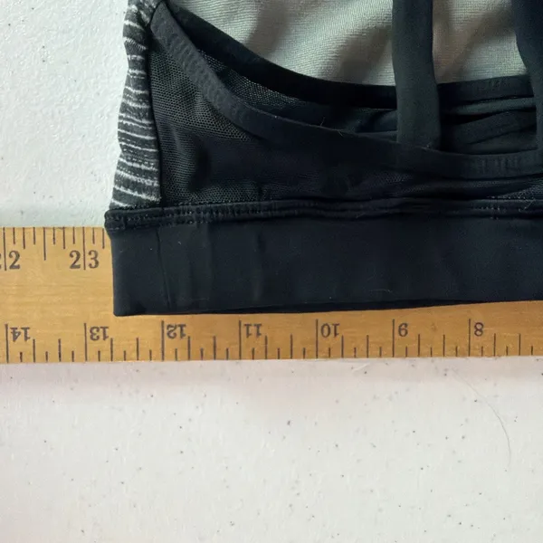 Lululemon Black grey small striped sports bra athleisure size 6 energy gym - Image 4