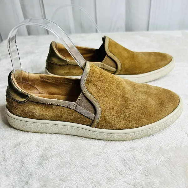 UGG Cas Women's Size 6.5 Caramel Tan Suede Gold Leather Slip On Comfort Shoes - Image 4