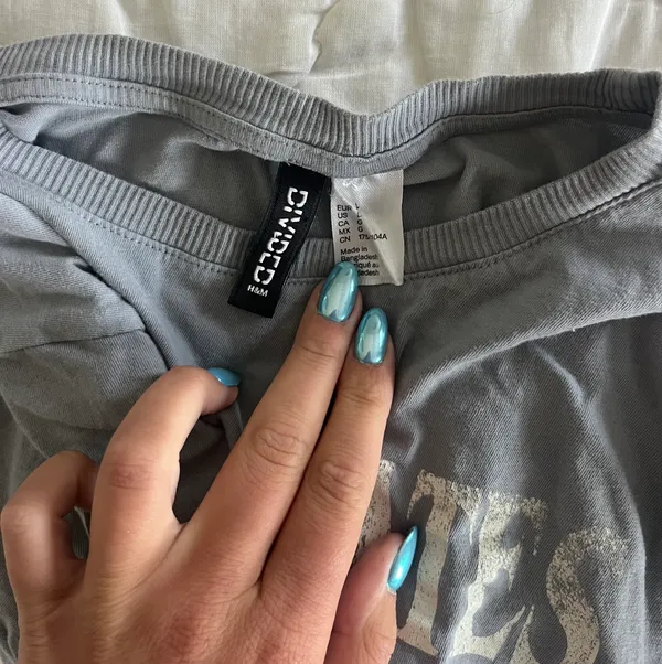 H&M Divided Cropped Tshirt - Image 4