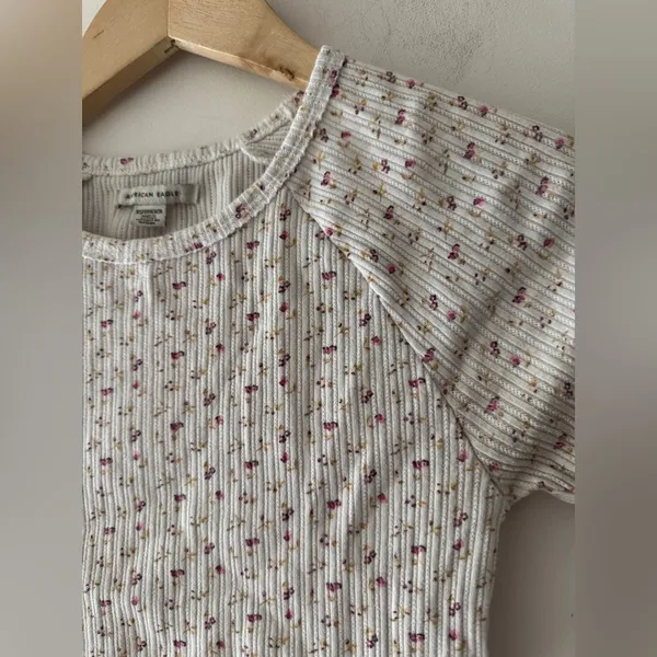American Eagle‎ Floral White Baby Tee - Image 2