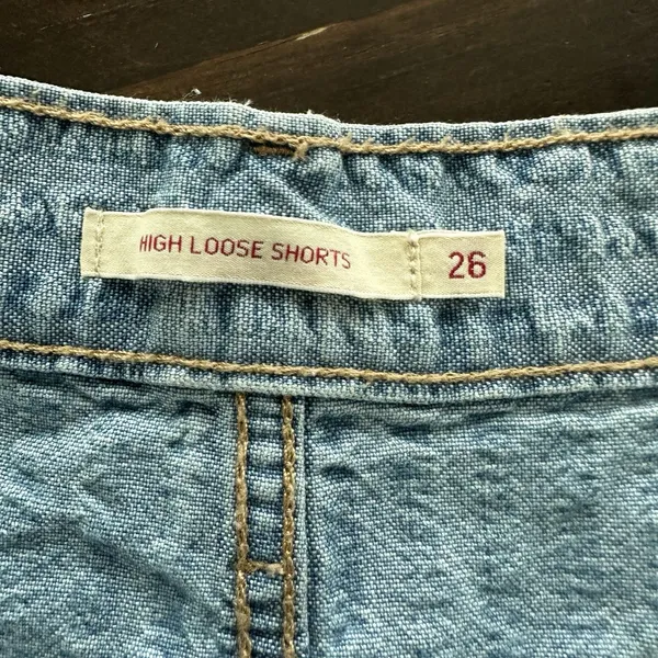 Levis Premium Womens High Loose Shorts Sz 26 Lets Stay in Short - Image 3