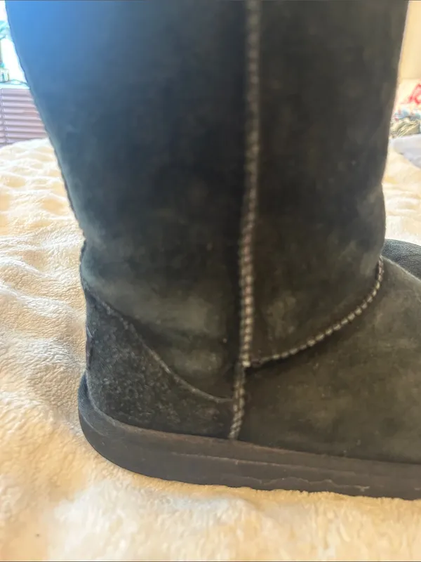 UGG Black Shearling Lined Boot - Image 8