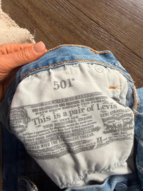 Levi’s 501 Shorts Distressed - Image 2