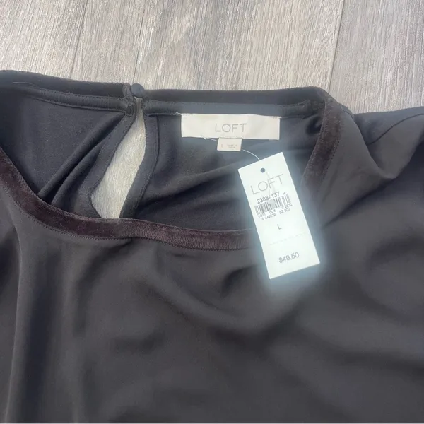 Loft Elegant Black Women's Top with Bell Sleeves Large New - Image 4