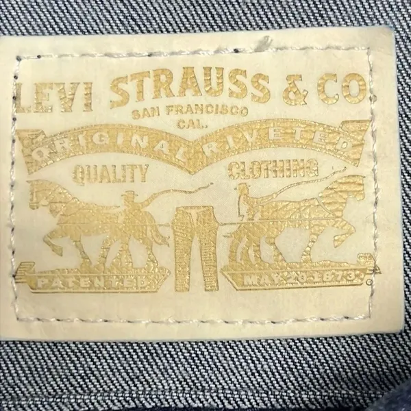 Levi’s Strauss & Co Blue Ombré Cropped 3/4 Sleeve Jean Button Down Jacket- Large - Image 12