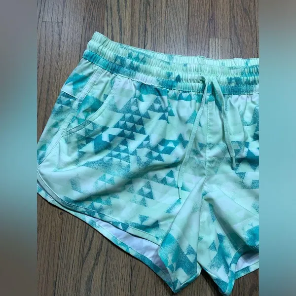 Columbia green shorts large - Image 2