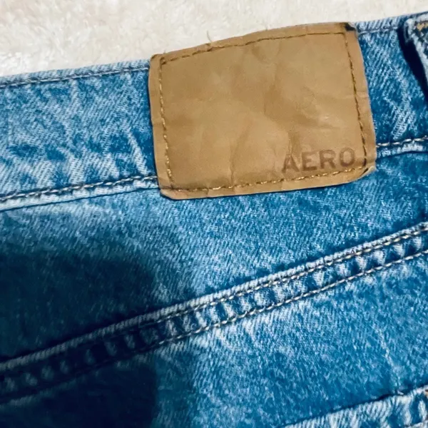 Aeropostale Womens High‎ Rise Distressed Mom Jeans Medium Wash Size 10 NWT - Image 5