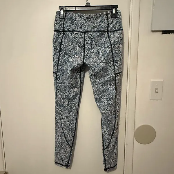 Victoria's Secret Blue and White Patterned Leggings - Image 2