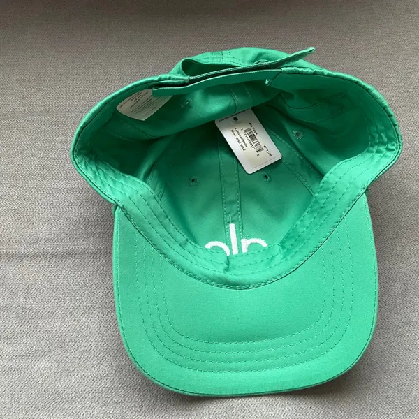 Alo Yoga Off-Duty Cap Green Lettuce/White - Image 7