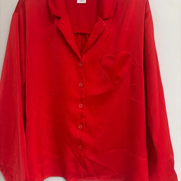 No boundaries New! Red Satin Heart Pocket Women's Pajama Set size L - Image 2