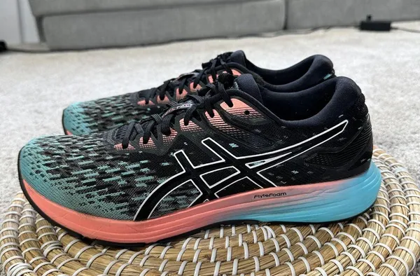 Asics Women's Dynaflyte 4 Running Sneakers Shoes 1012A465 in Noir Bleu Menthe 10 - Image 5