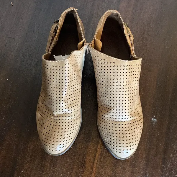 Women's Tan Perforated Ankle Boots size 9 - Image 2
