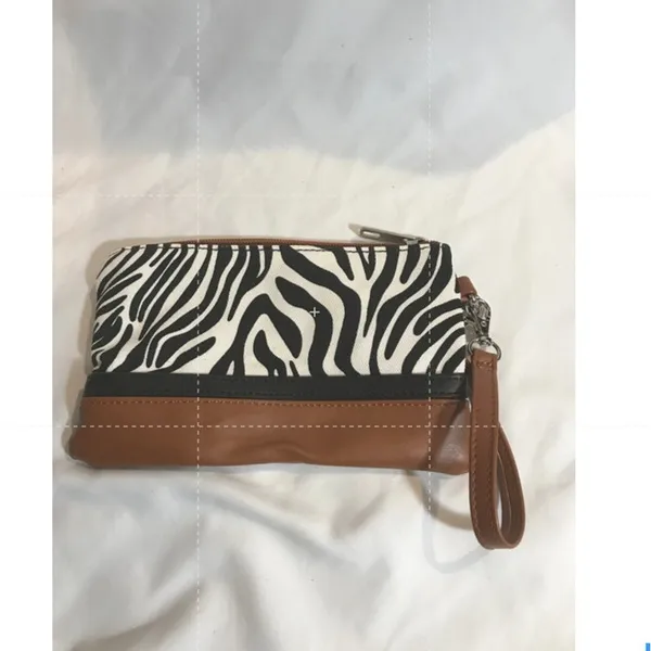 Boetree Boutique Zebra Print Canvas Wristlet EUC - Image 5