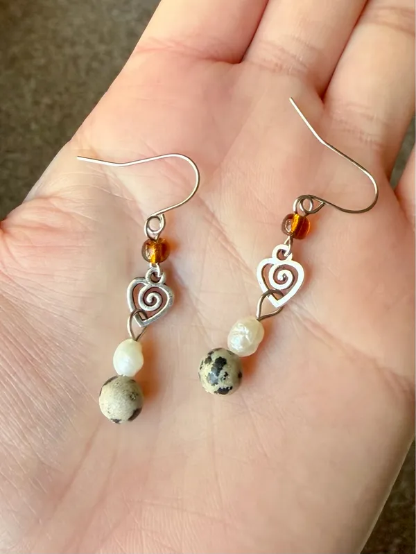 Handmade boho vintage aesthetic fairy style freshwater pearl & Dalmatian jasper stone unique dangle earrings🍃🌀 - Image 3