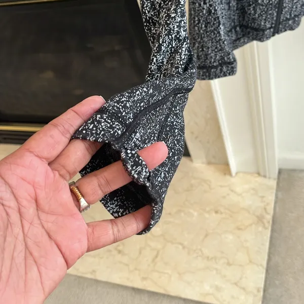 lululemon jacket size 6 - Image 4