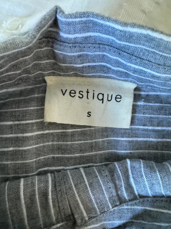 Vestique Collard Button Down Crop Top - Image 4