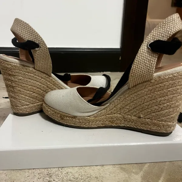 Elegant White Espadrille Wedge Sandals Size 7 - Image 2