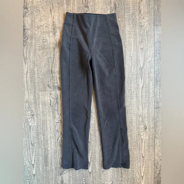 Lululemon Ribbed Softstreme Zip-Leg High-Rise Cropped Pants 25"-Black- Size 0 - Image 3