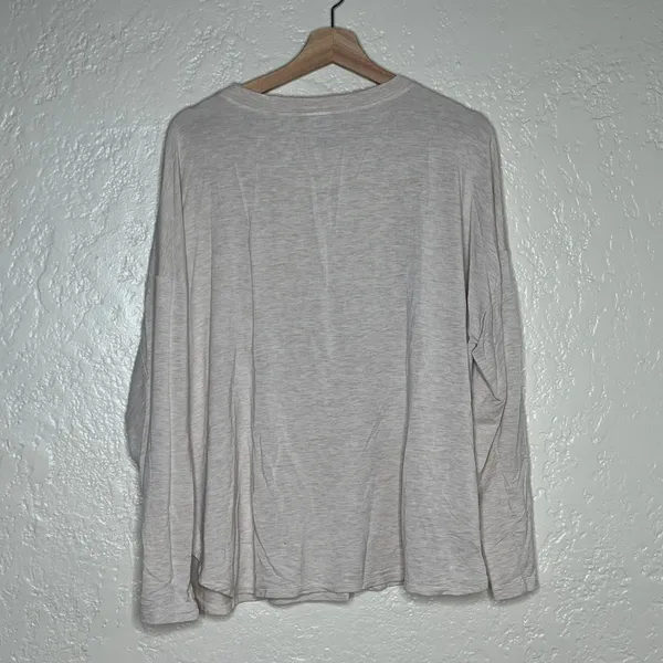 Cabi Women's Cream Airbrush Floral Crewneck Long Sleeve Relaxed Tee Size Large‎ - Image 2