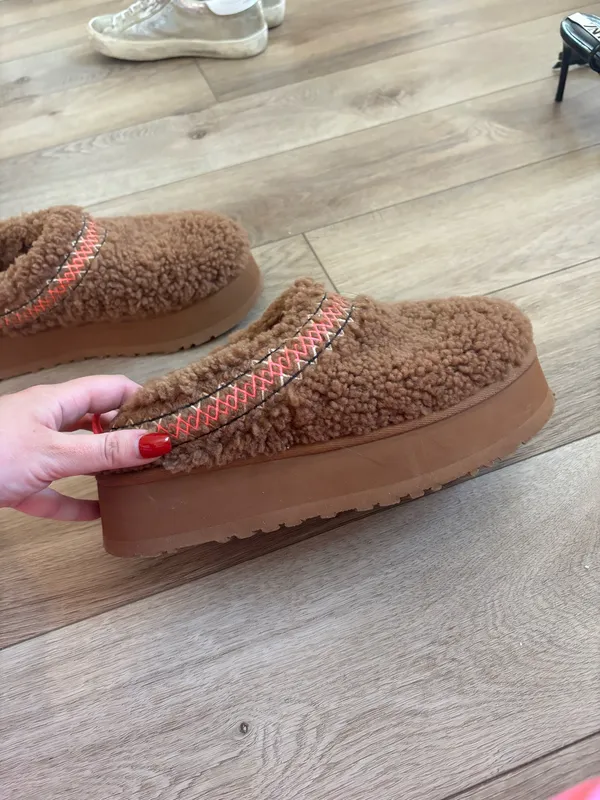 Fuzzy UGG Slippers Platform - Image 2